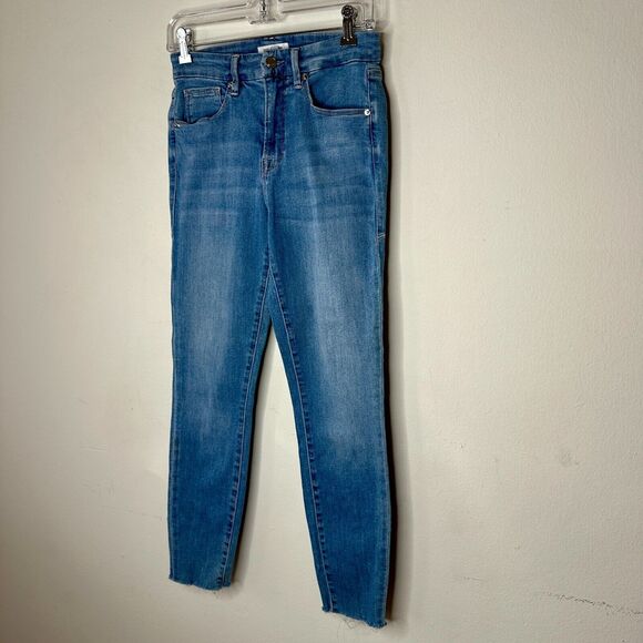 Good American Blue Good Legs Cropped Mid-Rise Body Hug Booty Shaping Raw Hem 28 - Picture 4 of 15